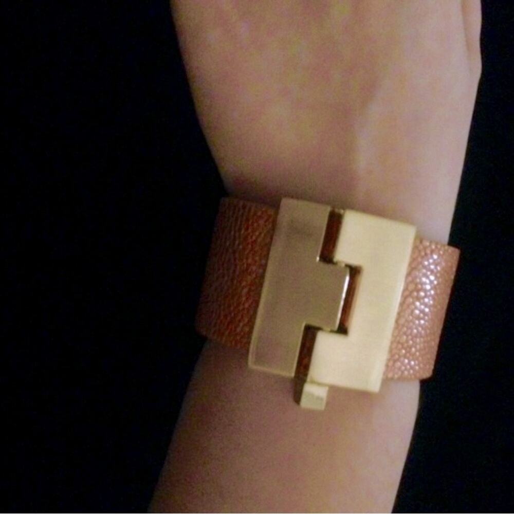 Lizard Jigsaw Cuff, Bracelet. Cognac colored lizard cuff bracelet  Leigh… - Picture 2 of 7